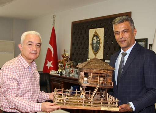 YAĞLIDERELİ VALİ UĞUR TURAN MEMLEKETİNDE ZİYARETLER DÜZENLEDİ