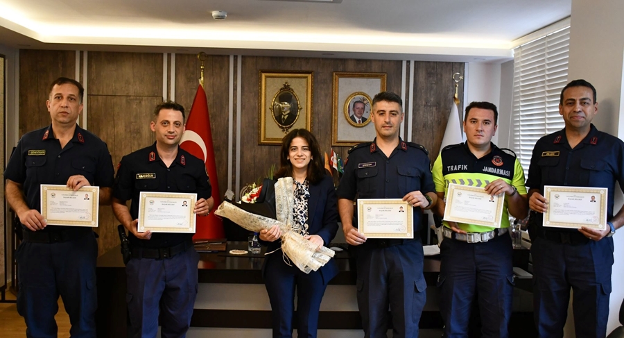 KAYMAKAM ÜNLÜDEN JANDARMAYA BAŞARI BELGESİ