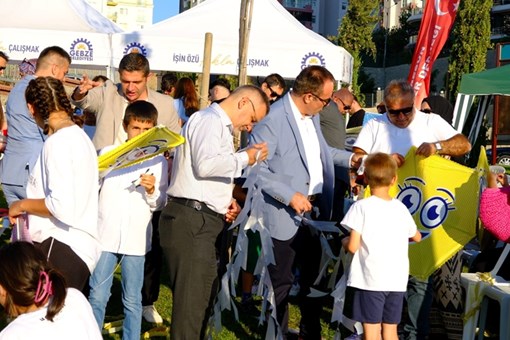 YAĞLIDERELİLER SEVGİ EVLERİNDE KALAN ÇOCUKLARI SEVİNDİRDİLER