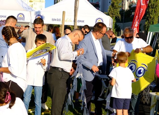 YAĞLIDERELİLER SEVGİ EVLERİNDE KALAN ÇOCUKLARI SEVİNDİRDİLER