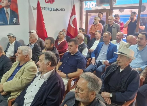 CHP İL BAŞKANI VE YÖNETİM KURULU İLÇEDE PARTİLİLERLE İSTİŞARE TOPLANTISI DÜZENLEDİ