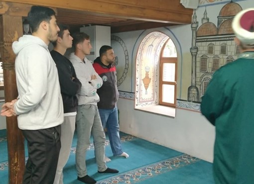 ÜNİVERSİTE ÖĞRENCİLERİ TUĞLACIK VE TEKKE KÖYLERİNİ ZİYARET ETTİLER