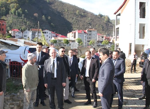 KÜTÜPHANE VE ÖĞRETMENEVİ PROJELERİNİ İNCELEDİ