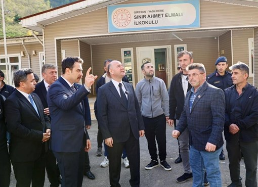 SINIR KÖYÜNDE TAHLİYE EDİLEN OKULDA İNCELEMELERDE BULUNDU