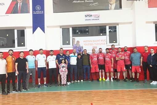 VOLEYBOL HALK TURNUVASINDA YARI FİNAL HEYECANI YAŞANACAK