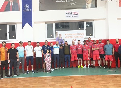 VOLEYBOL HALK TURNUVASINDA YARI FİNAL HEYECANI YAŞANACAK