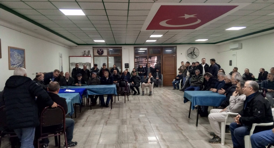 BURSA YAĞLIDERELİLER DERNEĞİNDE BEŞİR KARADERE GÜVEN TAZELEDİ