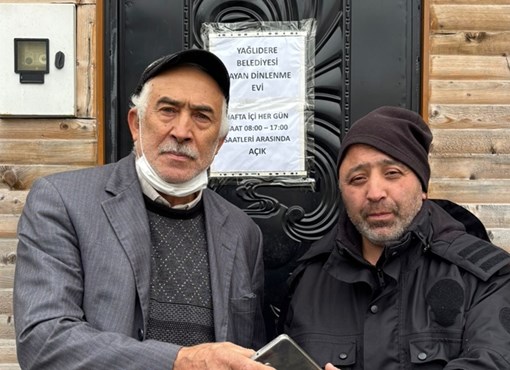 BELEDİYE PERSONELİNCE BULUNAN CEP  TELEFONU SAHİBİNE  TESLİM EDİLDİ