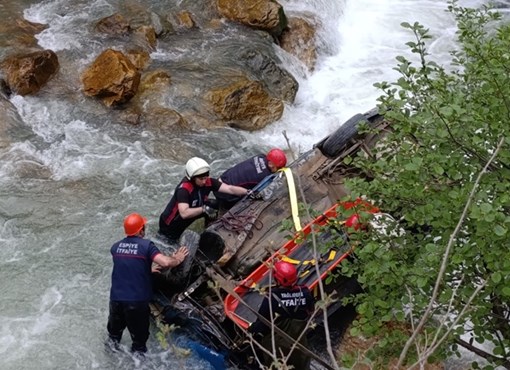 KARADOĞA YAYLA YOLUNDA KAZA: 2 ÖLÜ, 1 YARALI