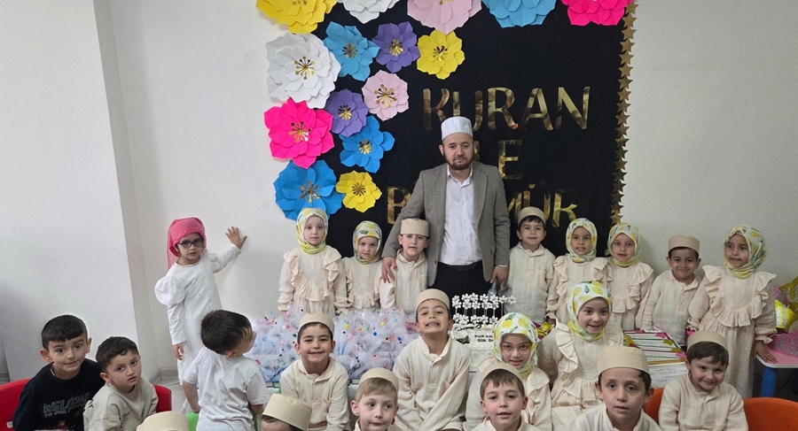 MİNİKLERİN KURAN SEVİNCİ
